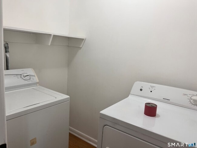 Building Photo - 246 Elm St