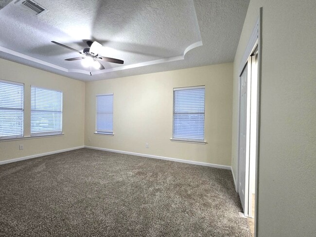 Building Photo - 6641 Midfield Dr