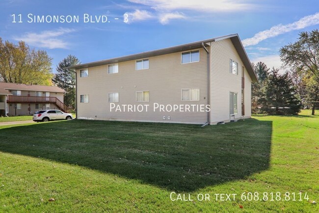 Building Photo - 2 bedroom/ 1 bath apartment in Deerfield, WI