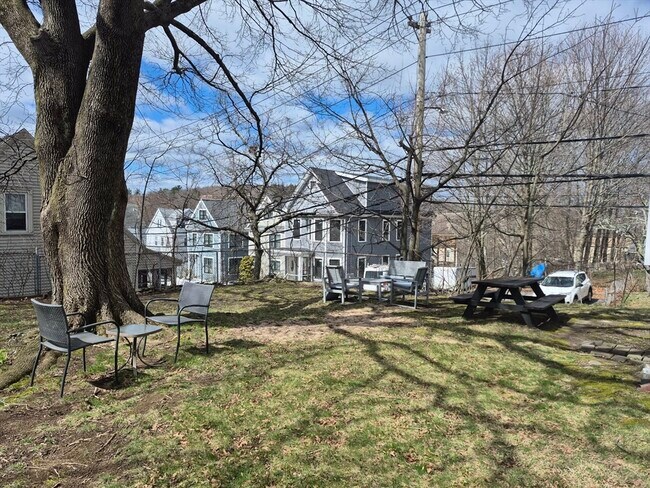 Building Photo - 445 Beech St