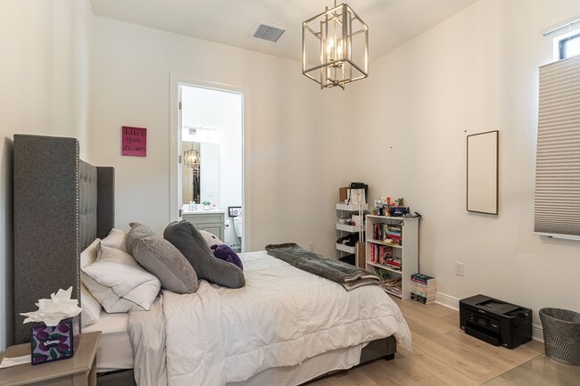 Building Photo - **25% OFF FIRST MONTHS RENT IF YOU OCCUPY ...