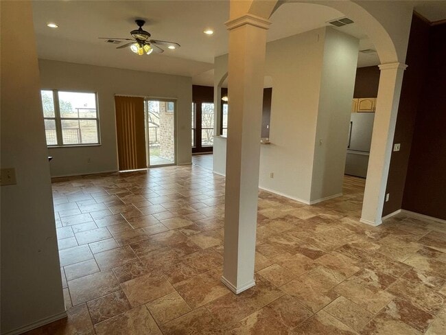 Building Photo - 10106 Schmidt Ln