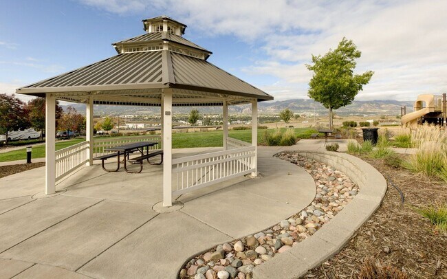 Building Photo - 2284 St Paul Dr