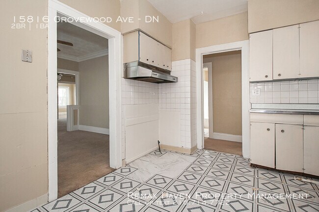 Building Photo - 15816 Grovewood Ave