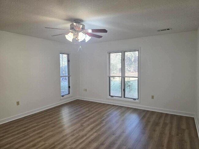 Building Photo - 3625 Wincross Dr