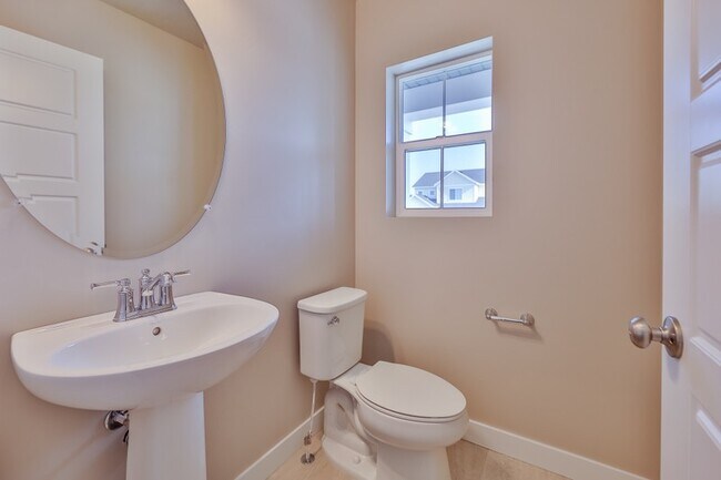 Building Photo - 1062 W Osprey Dr