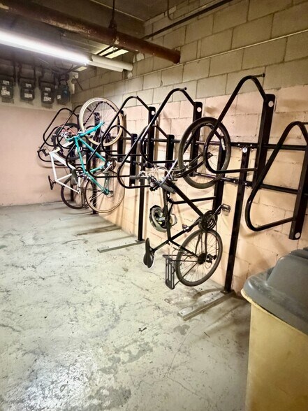 Building Photo - 116 Riverway