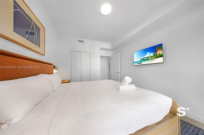 Building Photo - 11 NE 6th St