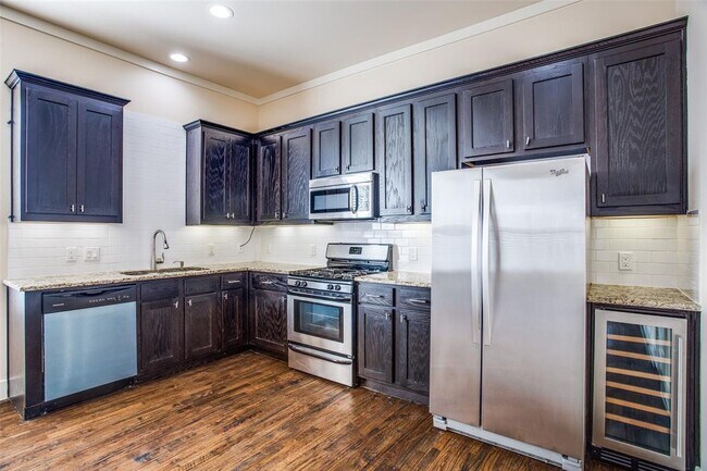 Building Photo - 4323 Dickason Ave