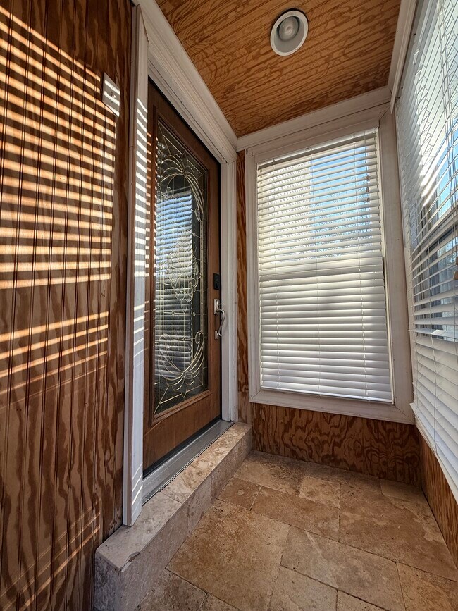 Building Photo - 3808 Ronnald Dr