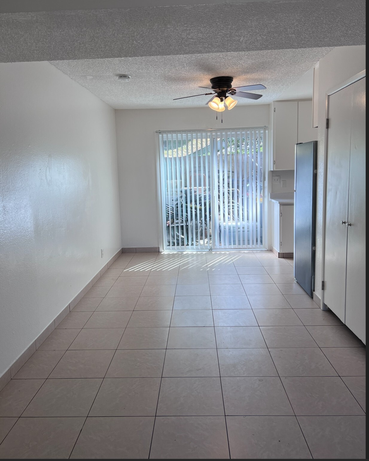 Building Photo - 1155 Delphinium St