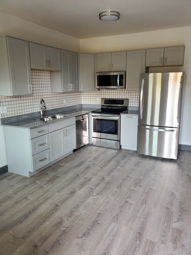 Building Photo - 521 E Mission Ln