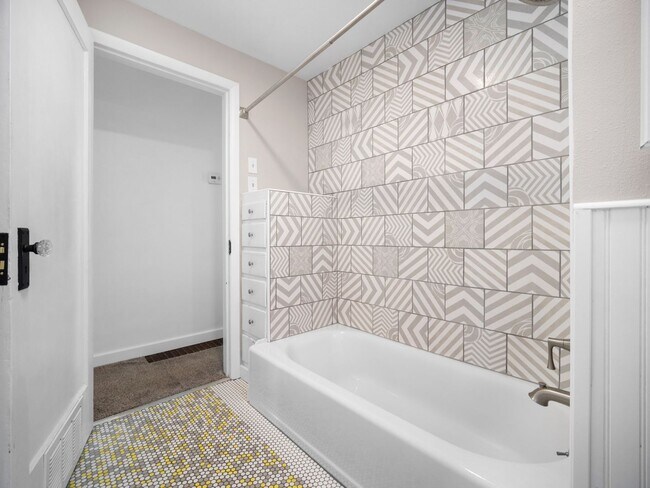 Building Photo - Modern & Cozy Retreat in Spokane – Prime Location Near Downtown