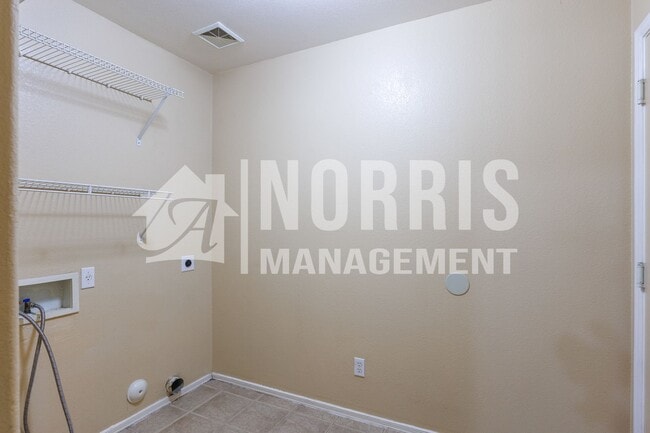 Building Photo - Great Home in a Great Location