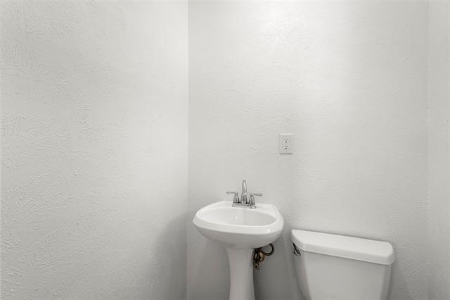 Building Photo - 412 E Ross St
