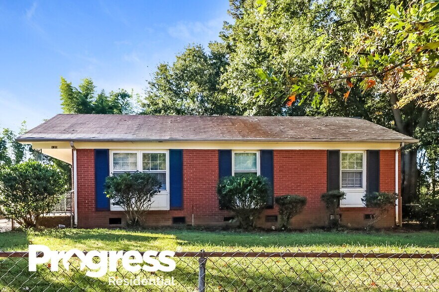 Primary Photo - 135 Short Hills Dr