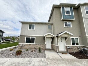 Building Photo - 676 E 550 S