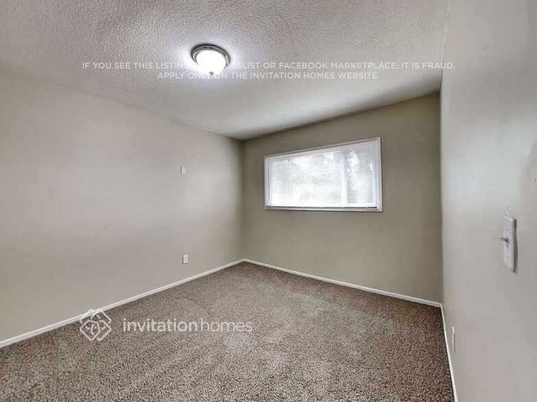 Building Photo - 490 Avignon Ct