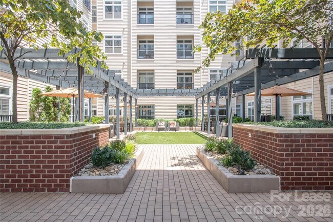 Building Photo - 905 Kenilworth Ave