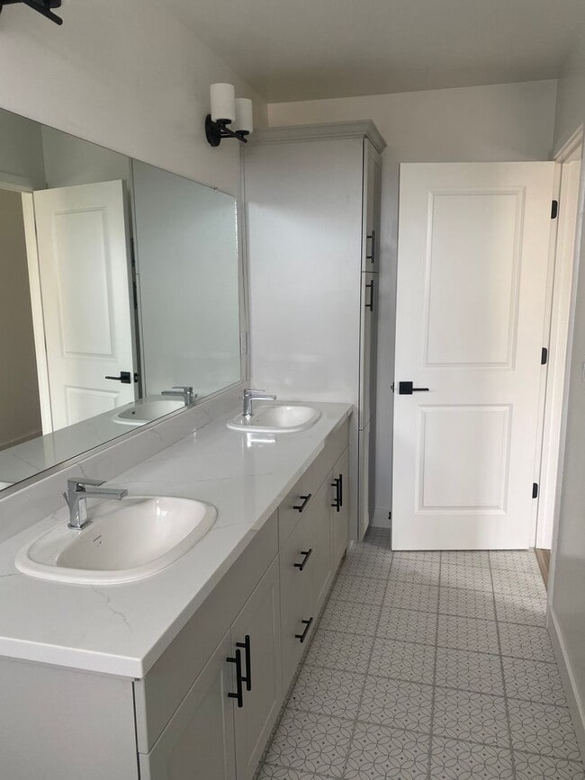 Building Photo - Stunning, Brand new 3BD/2.5BA home in Righetti Ranch