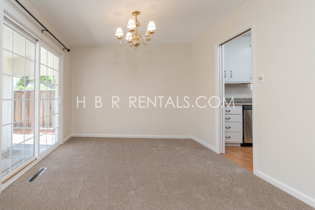 Building Photo - Charming Three Bedroom Single Story Liverm...