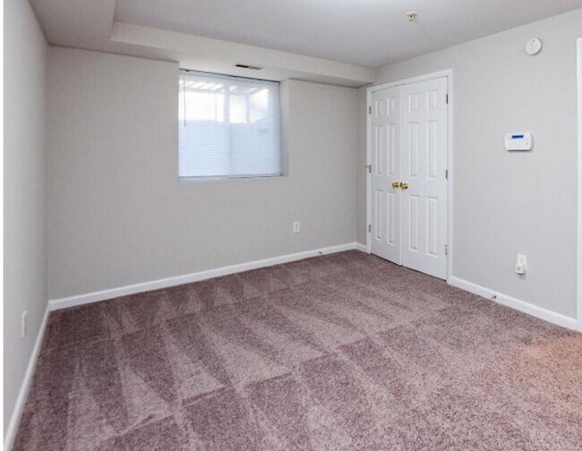 Building Photo - Renovated 3-Bedroom Apartment in Prime SE ...