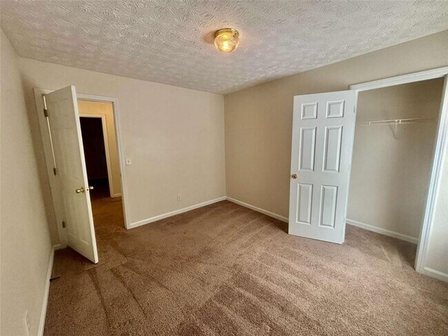 Building Photo - 540 Manor Glen Dr