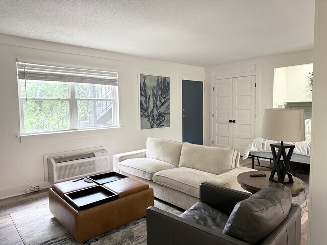 Building Photo - Furnished 1BR Studio w/ Fireplace & Deck – Prime Location!