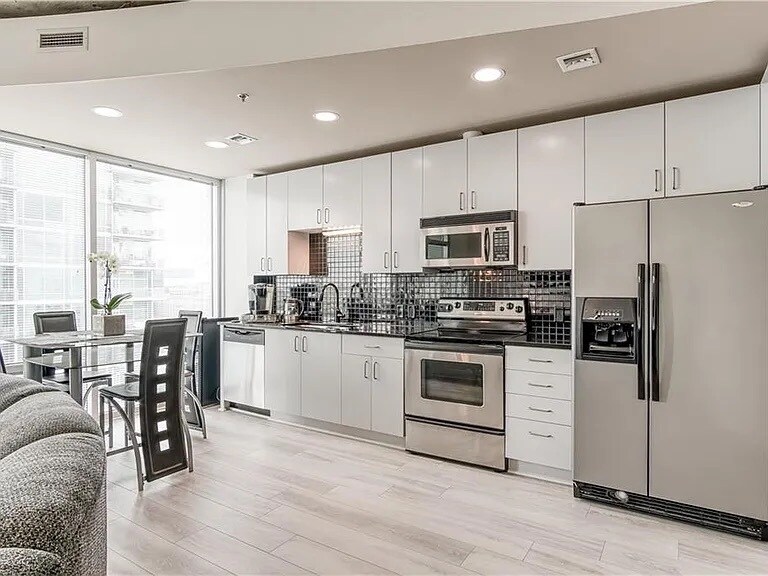 Building Photo - 943 Peachtree St NE