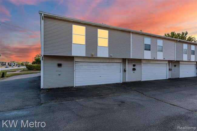 Building Photo - 1563 N Bywood Ave