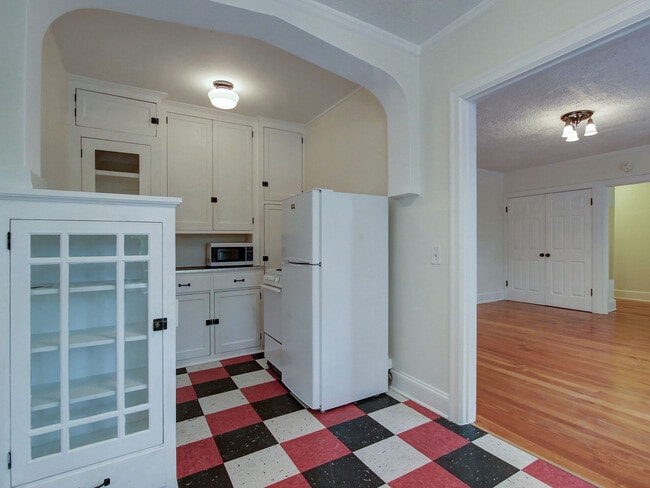 Building Photo - 20 NW 16th Ave #211