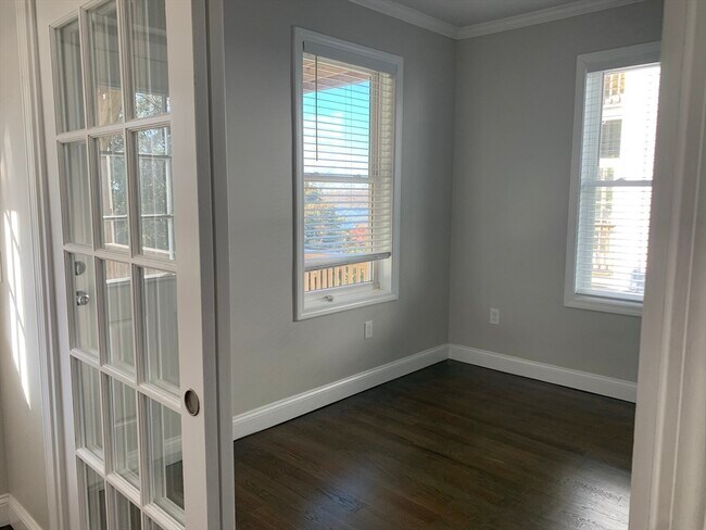 Building Photo - 20 Meadow St