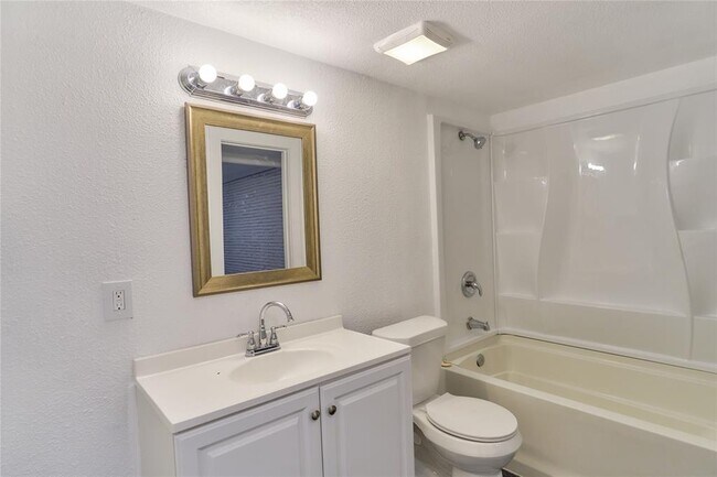 Building Photo - 2905 Norton St