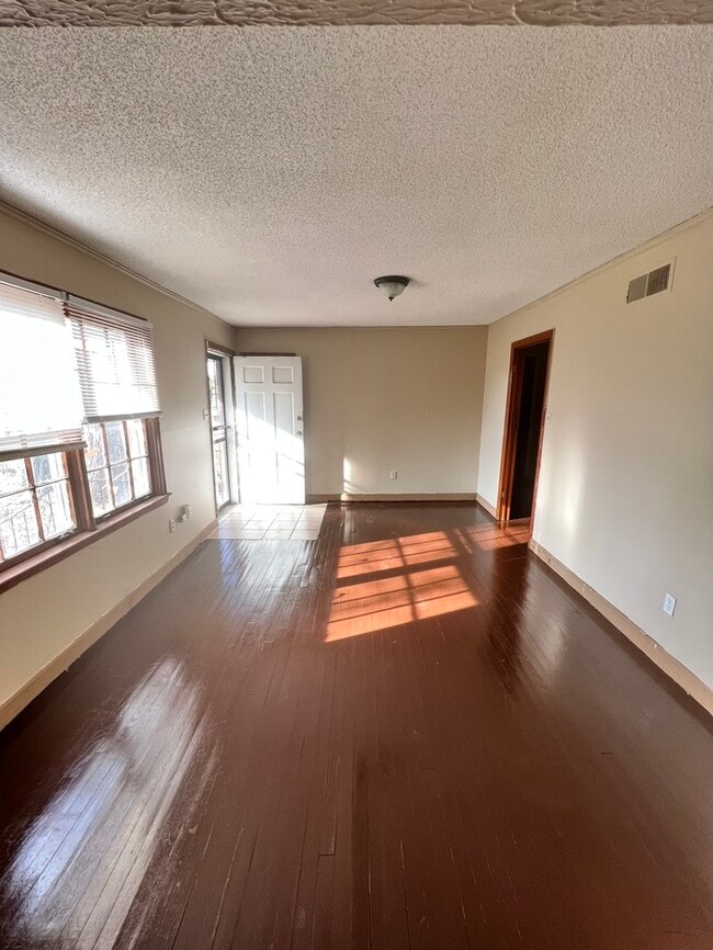 Building Photo - Great Home For Rent