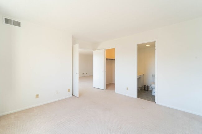 Building Photo - 8370 Greensboro Dr