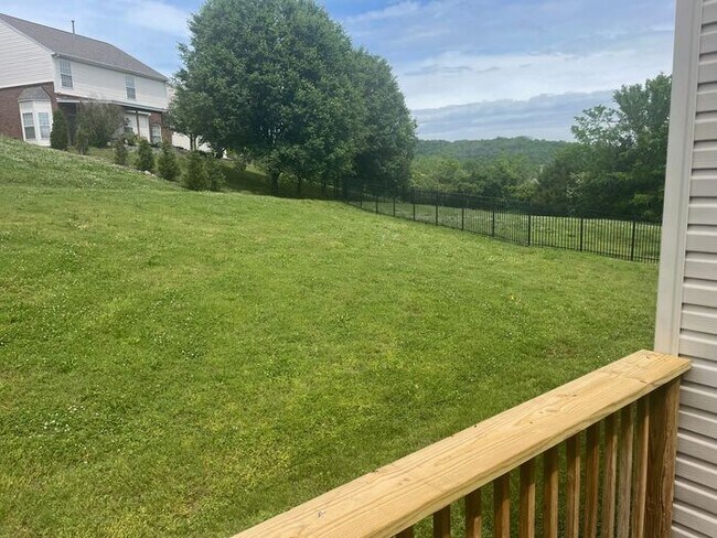 Building Photo - Large 3 Bedroom/2.5 Bath/Bonus/Florida Room