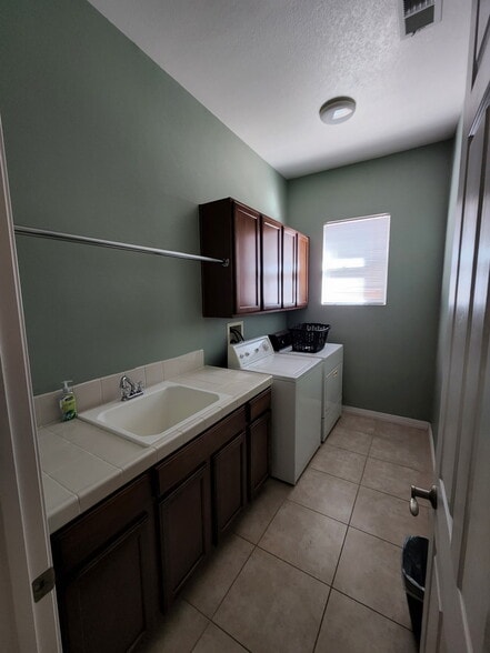 Building Photo - 81849 Via Parco Dr