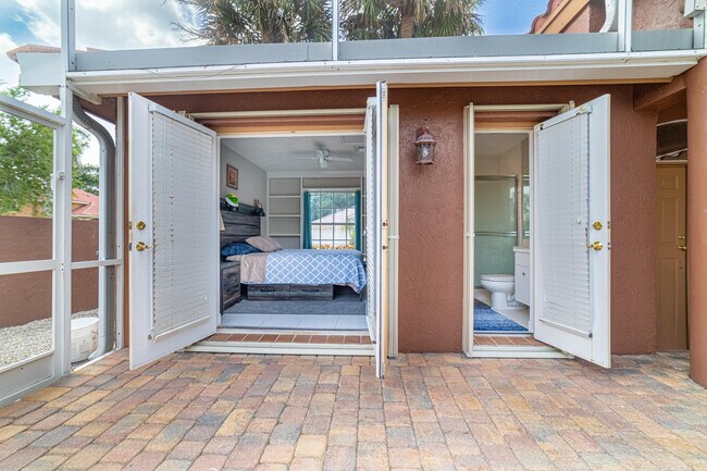 Building Photo - 10599 St Thomas Dr