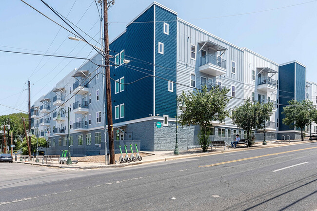 Building Photo - 24 Longview