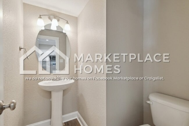 Building Photo - 542 Wilson St