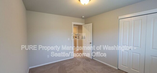 Building Photo - 6925 Honeylocust Ct NE