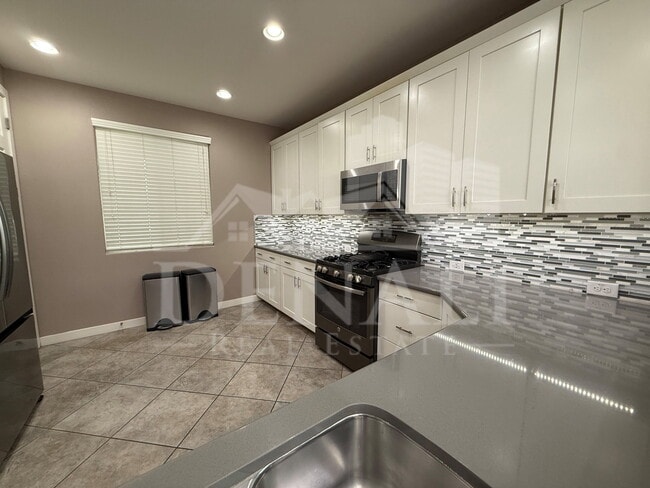 Building Photo - 244 E Prescott Dr