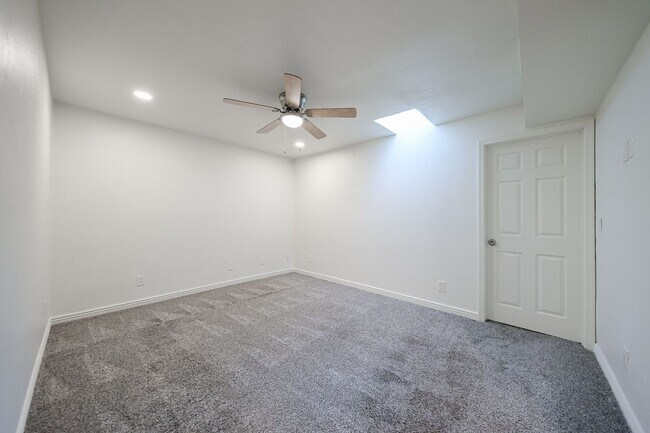 Building Photo - 2851 E Acoma Dr