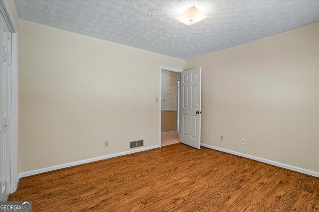 Building Photo - 3929 Lenora Church Rd