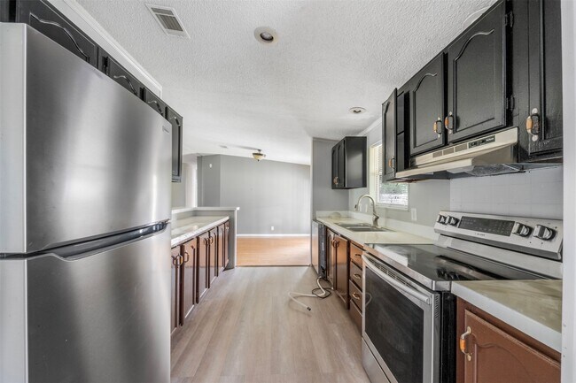 Building Photo - 15807 Cypress Garden Dr