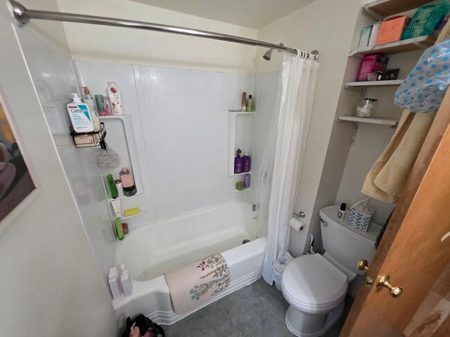 Building Photo - $1600| 4BD 1BA| 524 7th| Available 6/1/2026!