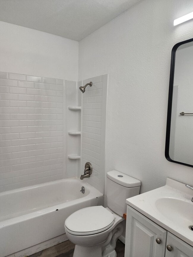 Building Photo - Beautifully Done Home Waiting For You...