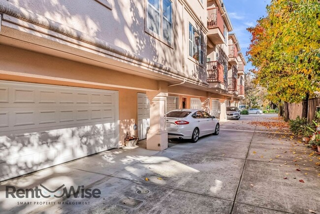 Building Photo - 734 Chestnut St