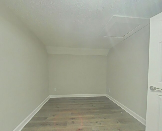 Building Photo - 249 Laurel Ave SW