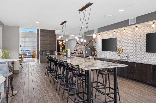 Building Photo - 505 16th Ave S